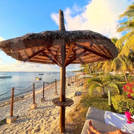 Caro'S Beachfront Trou aux Biches Exterior photo